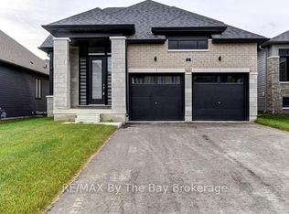 5 Rosanne Cir, Wasaga Beach, ON L9Z 1J7