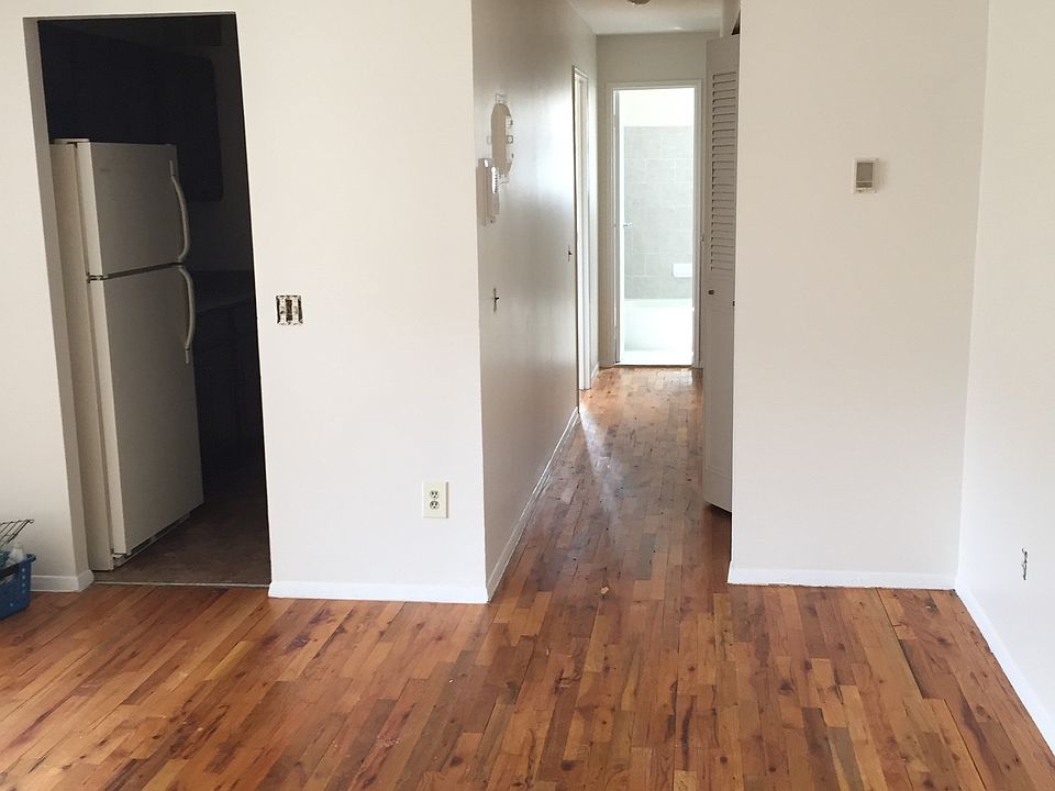 2nd image of 62 Crescent Pl APT 1D