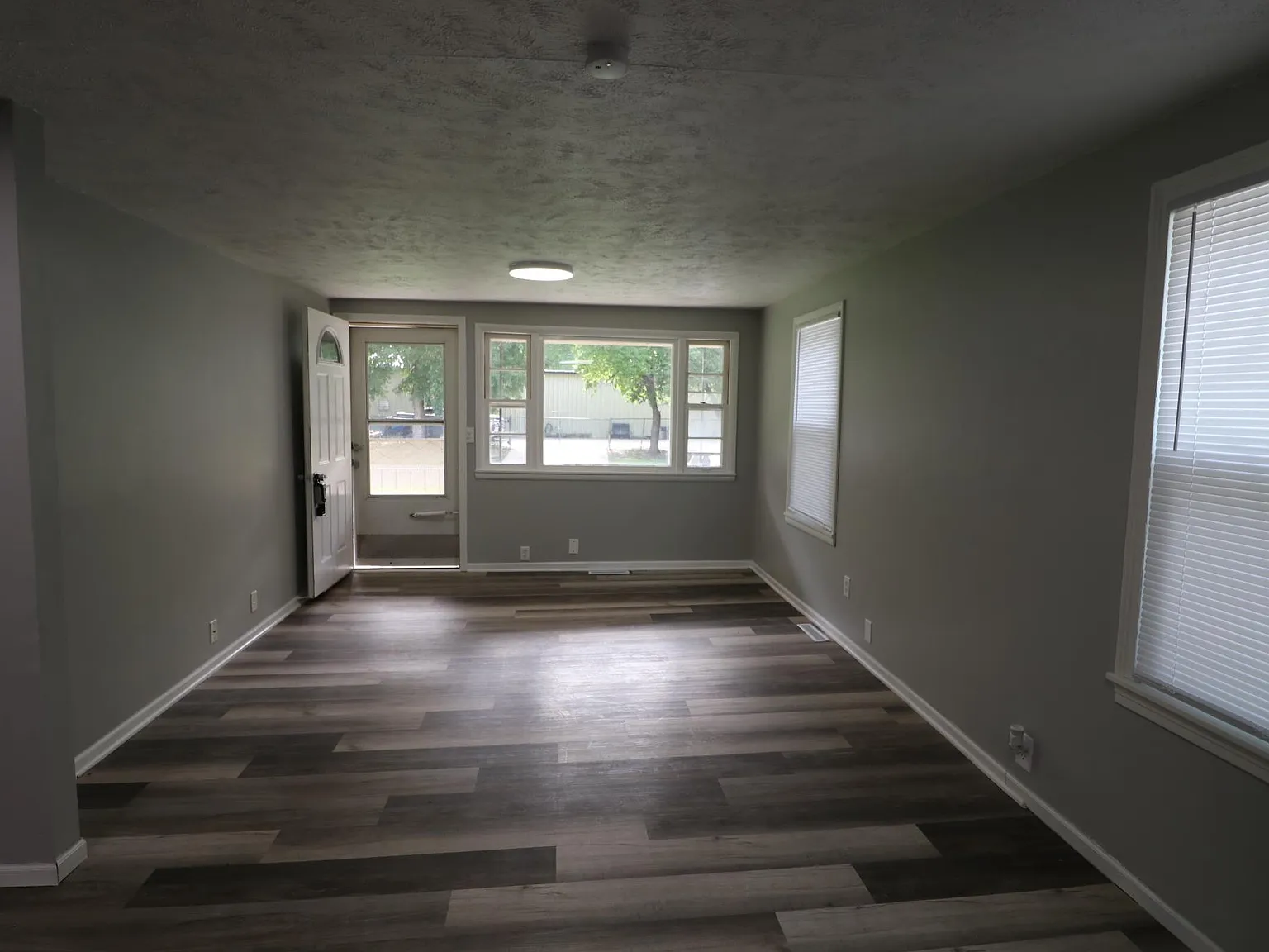 3 bed, 1008 sqft, $1,250 — Photo 2