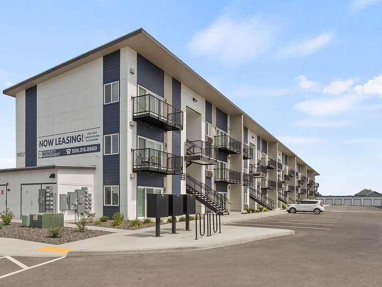 Fairways Apartments — Photo 11