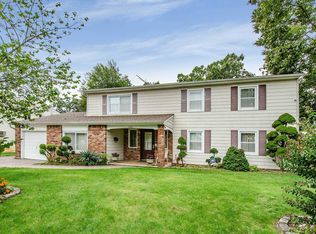 320 Woods Rd, North Babylon, NY 11703