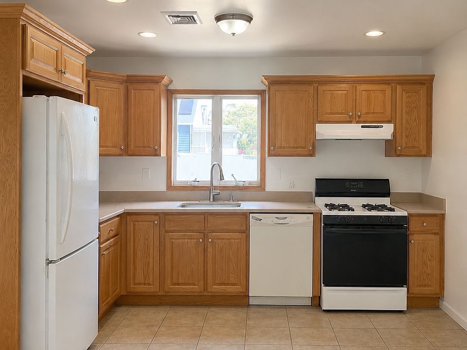 1st image of 274 Harrison Ave Floor 1