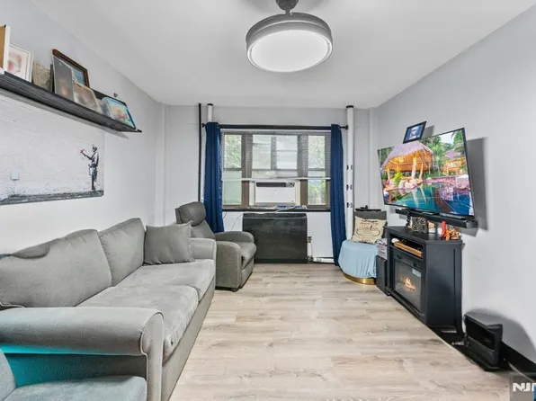 8811 Bergenline, North Bergen, NJ 07047