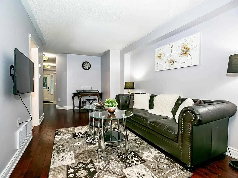 4 Queen Anne Dr — Photo 4