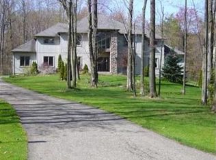 11525 Lancaster Dr, Chagrin Falls, OH 44023