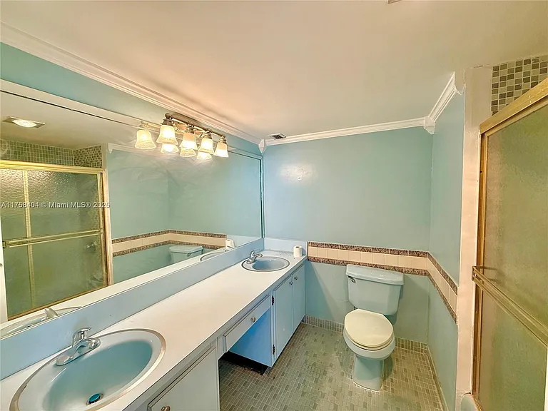 920 NE 199th St #4J — Photo 17