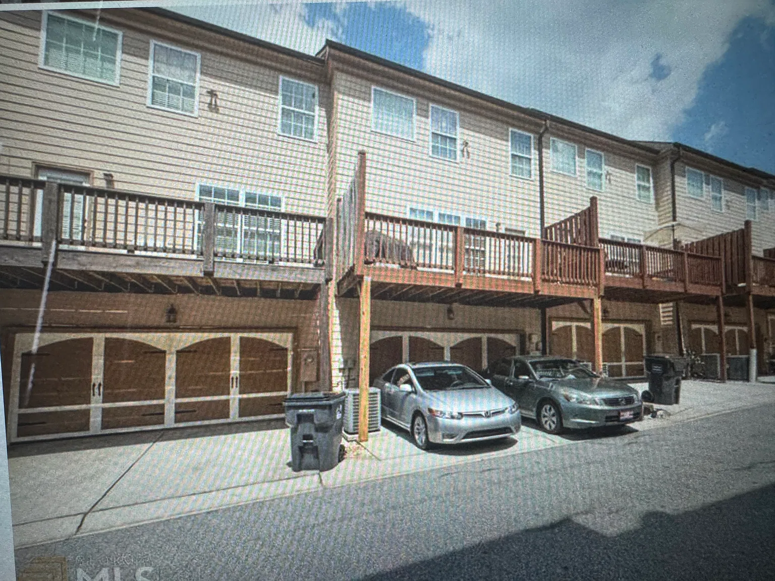 3 bed, 3.5 bath, 1907 sqft, $2,500 — Photo 3