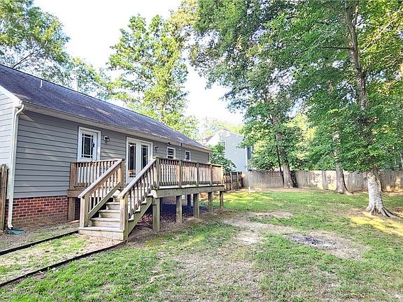 4th image of 379 Moncuin Ct