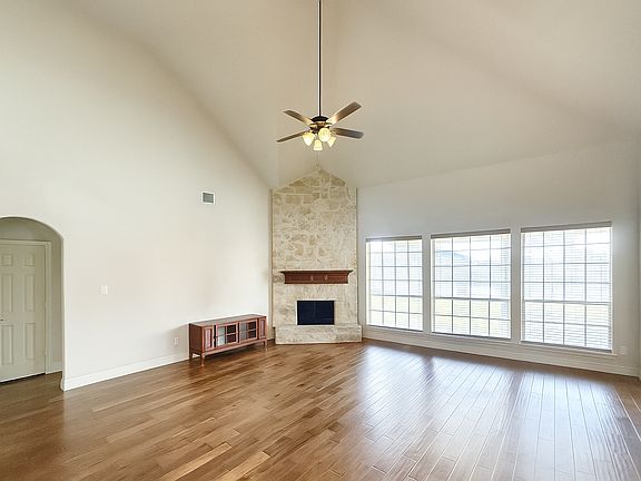 5th image of 6413 Fitzgerald Dr