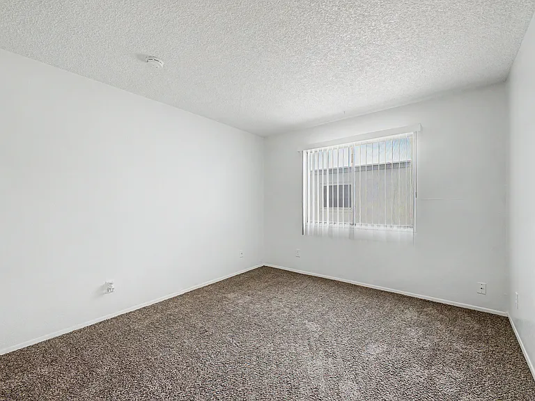 5905 N 48th Ave — Photo 7