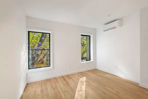 Rented by Constellation Commercial Real Estate Advisors, LLC | media 11