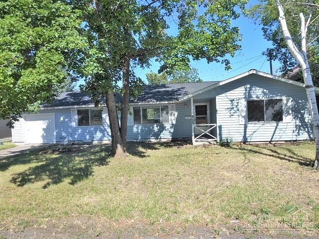 1st image of 945 NE Crest Dr