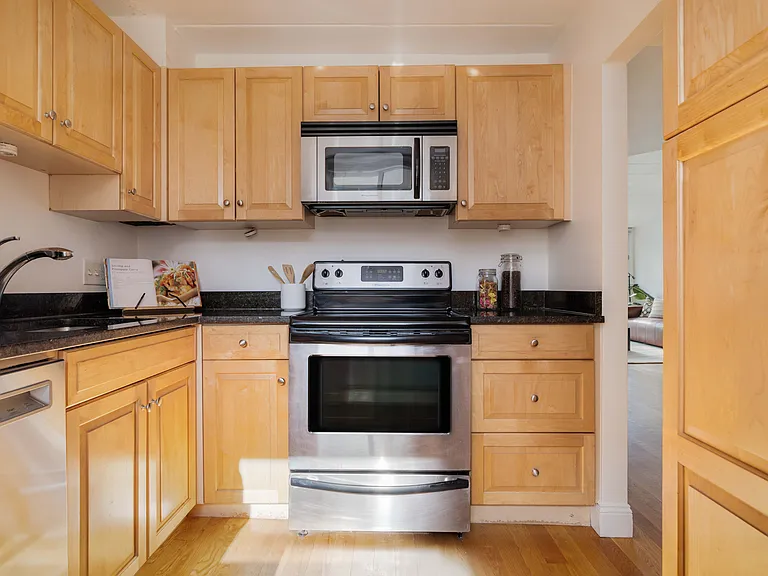 345 Harvard St #1D — Photo 7
