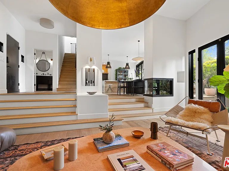 2065 Watsonia Ter — Photo 7