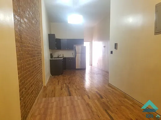 Rented by EXR | media 7