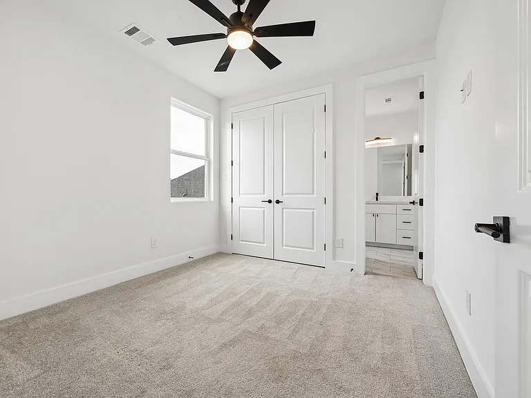 424 Sikes St — Photo 9