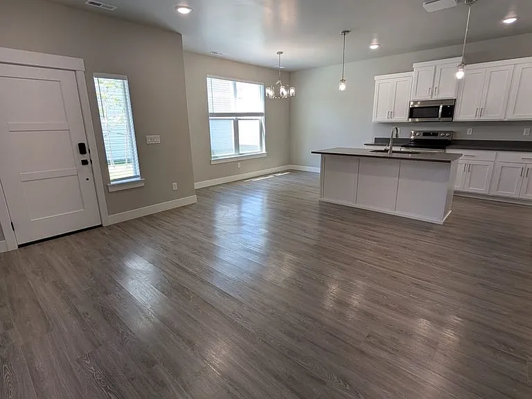 5560 Trueman #C — Photo 5