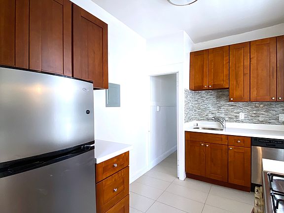 2nd image of 887 Bush St APT 600