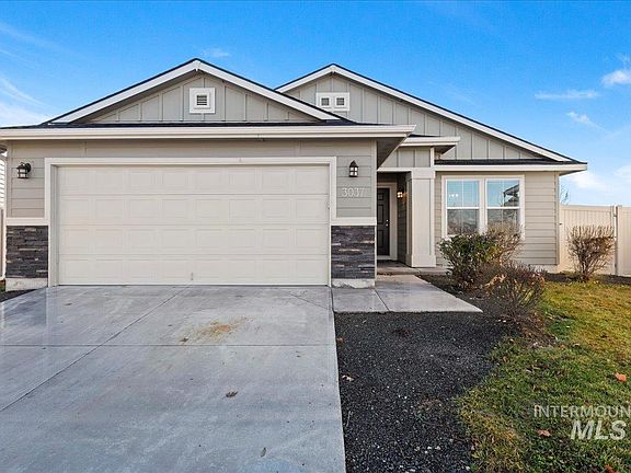 3rd image of 3037 N Saratov Way