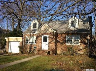 126 Frederick Ave, Merrick, NY 11566