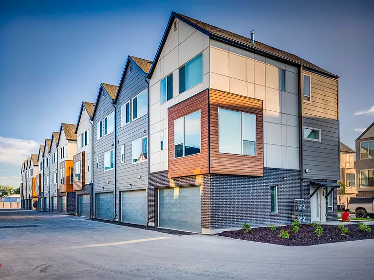 Hawthorne Townhomes — Photo 31