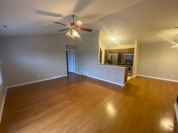 4th image of 43120 Pendleton Cir #95