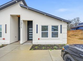 1311 Oneal St #B, Commerce, TX 75428