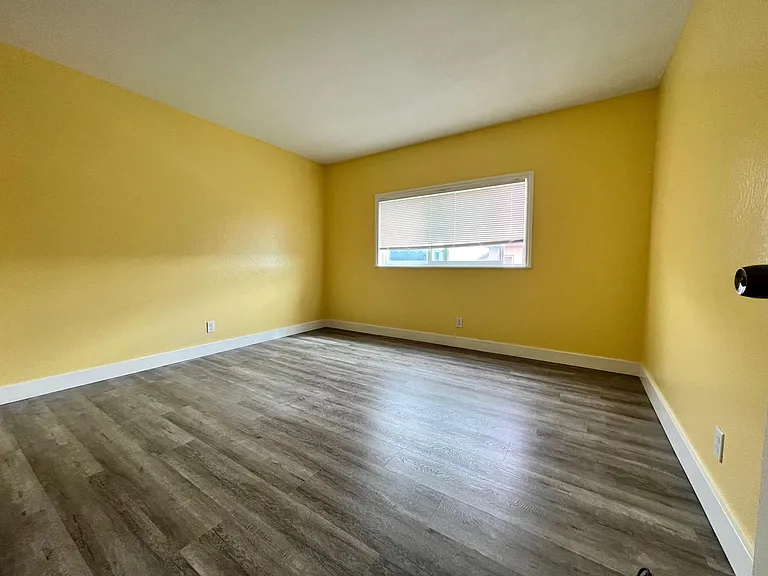 607 Sylvan St #4 — Photo 4