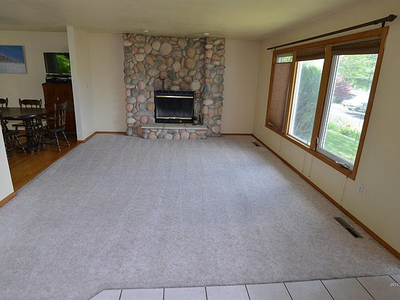 4th image of 2621 Meadowlark Dr