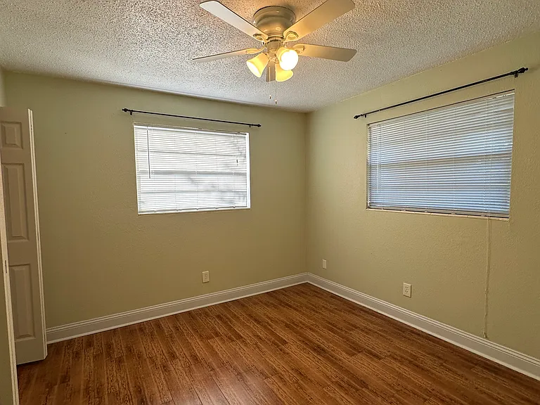 1661 Bartlett Ave — Photo 3
