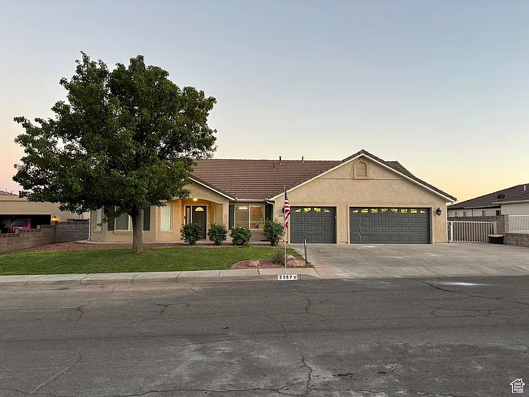 2357 W 1620 North Cir — Photo 1
