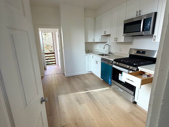 5th image of 1327 Stevenson St