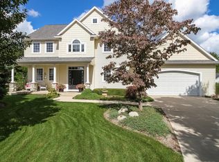 2516 Lenwood Ln NE, Grand Rapids, MI 49525