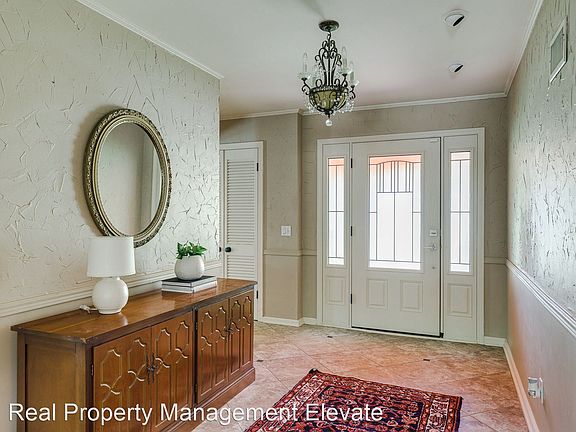 4th image of 1817 Guilford Ln