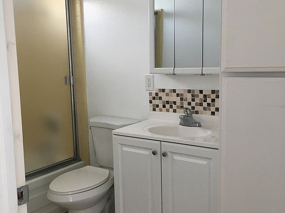 5th image of 147 Rosemont Ave #3