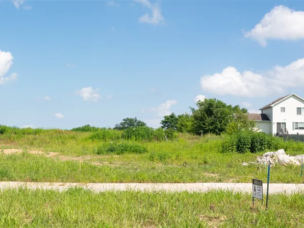 2907 Lake Hill Dr, Des Moines, IA 50320