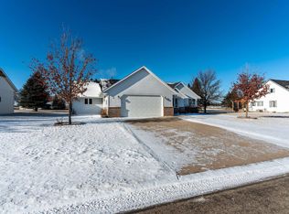 4 Riverside Rd, Morris, MN 56267
