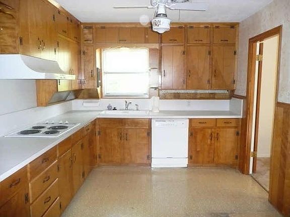 3rd image of 722 McKay St