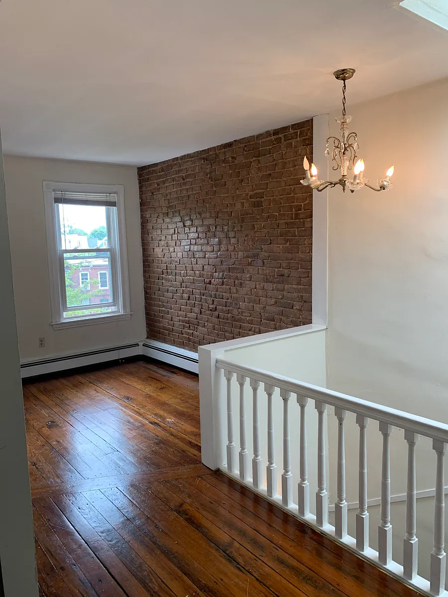 Building Photo - 10 Mead St #3