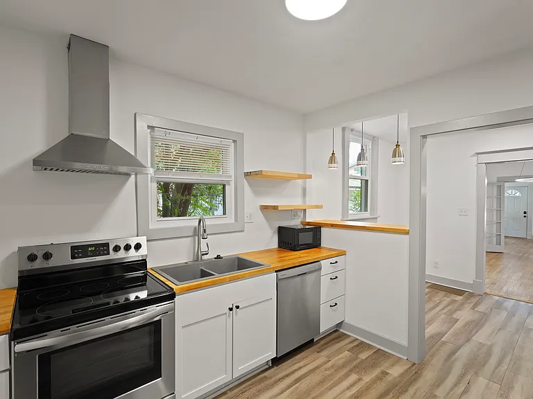 902 E Bolton St #A — Photo 29