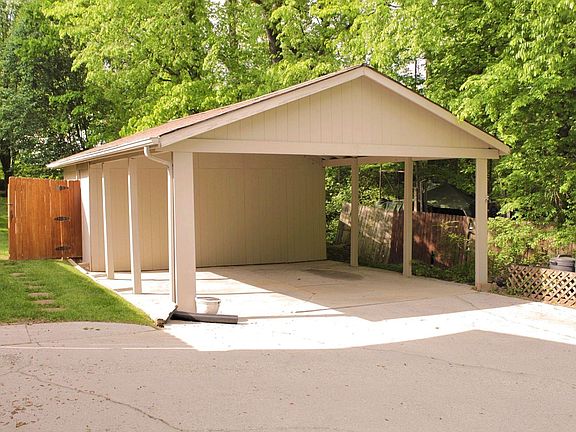 3rd image of 5832 Outer Dr