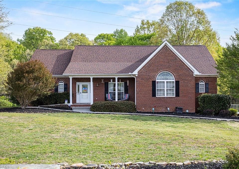 1st image of 290 Greenturf Dr