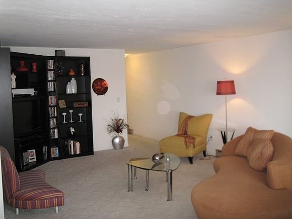 5th image of 1111 W 6th Ave APT 402