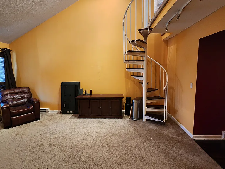 430 Emmett St #F — Photo 2