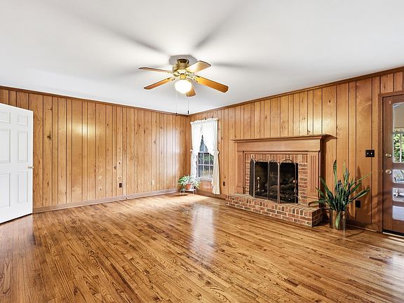 5th image of 303 Hillsborough Dr