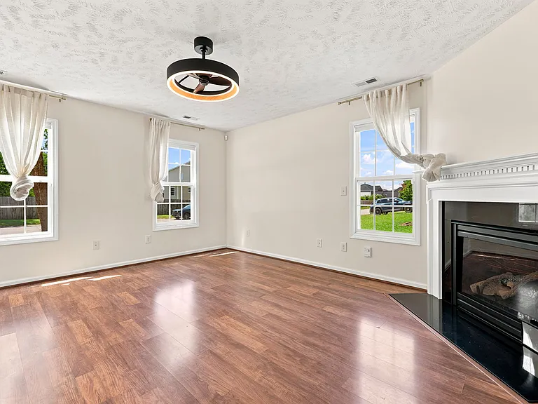 4906 Yorkchester Dr — Photo 5