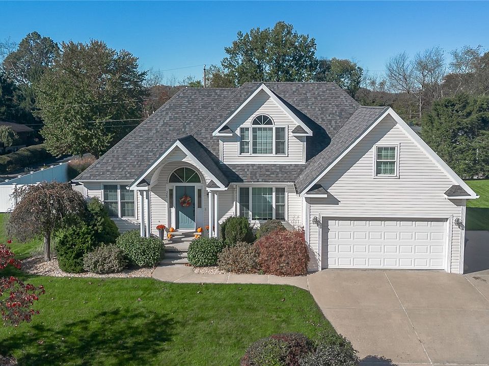 1st image of 320 Ridgeview Cir