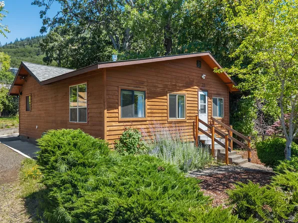 210 W Franklin St, Bingen, WA 98605