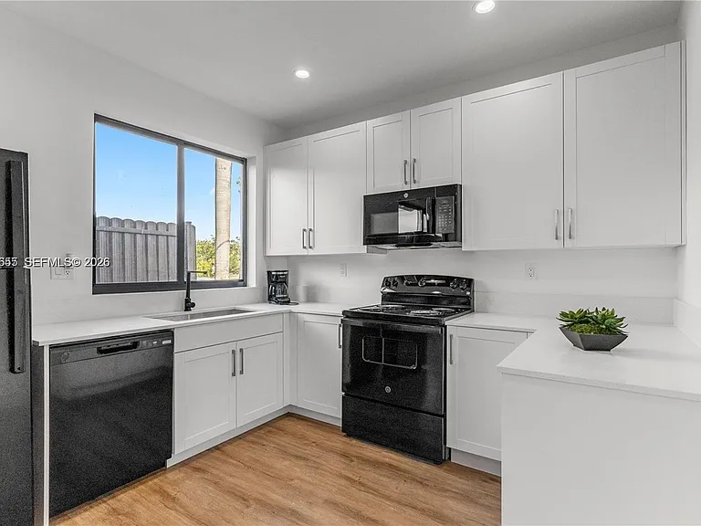 425 SW 1st St #1 — Photo 5