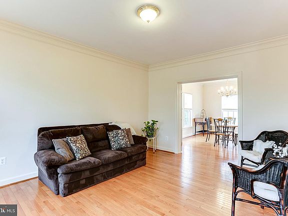 5th image of 623 Glenbrook Dr